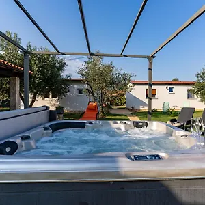 Casa vacanze Holiday Kerniat, Pola