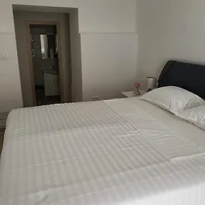 Aldi 3 Apartment