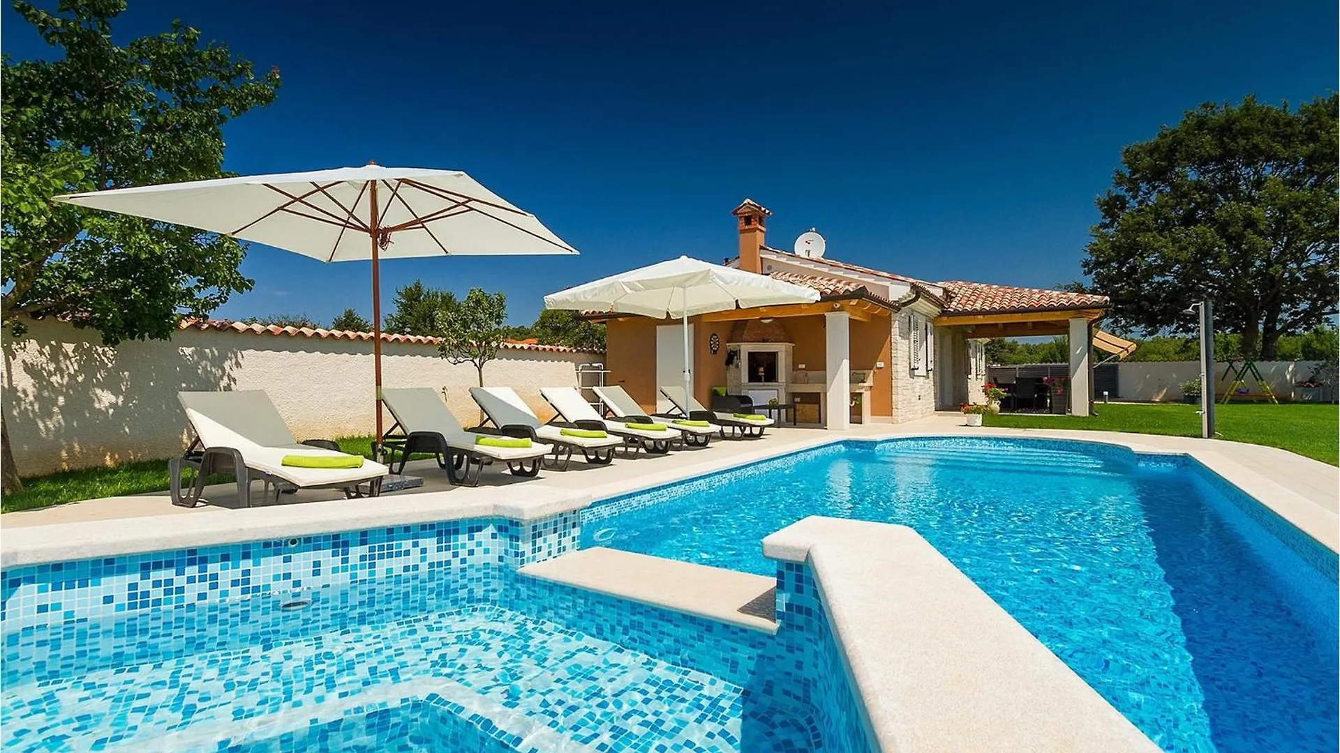 Villa Nera Pula 0*,  Croatia
