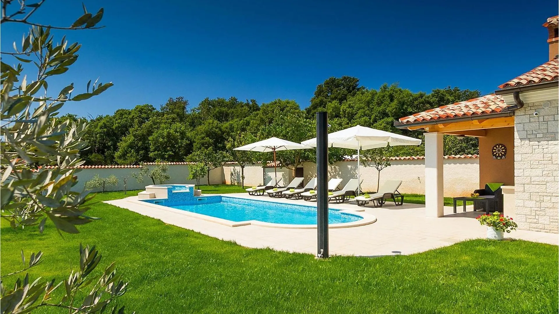 Villa Nera Pula 0*,  Croatia